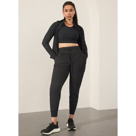 Athleta M Rainier Mid Rise Cargo Jogger Black Medium - Picture 1 of 4
